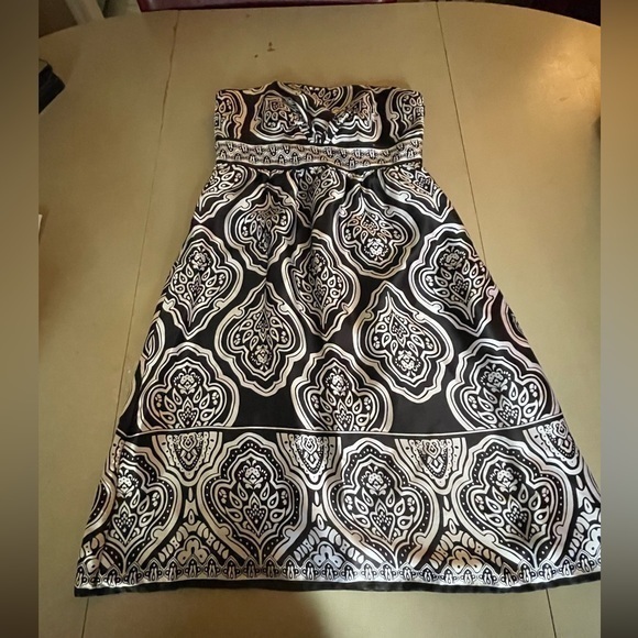 BRAND NEW-  NWT Gorgeous WHBM Strapless Black and White Dress Size 0 - Picture 1 of 5